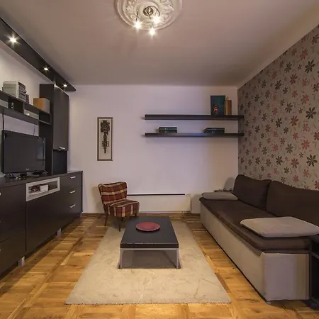 Daire D-home